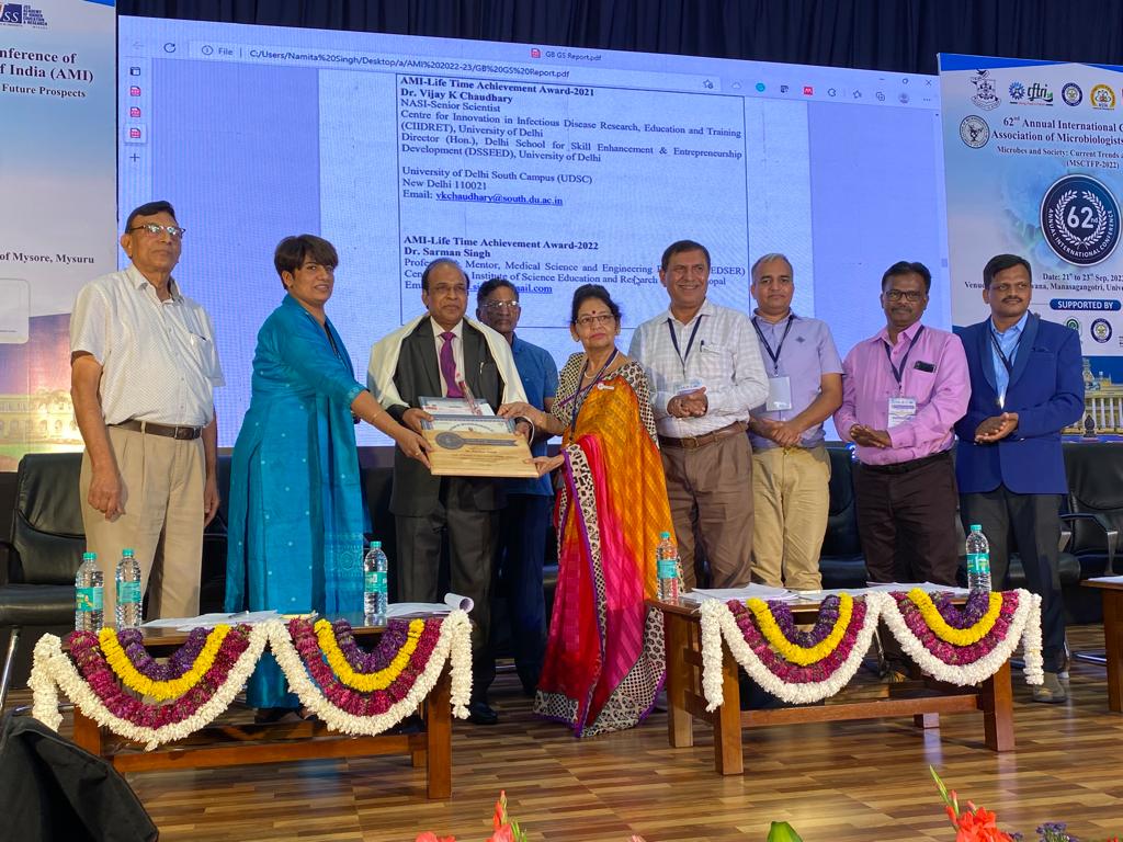 एसोसिएशन ऑफ माइक्रोबायोलॉजिस्ट्स ऑफ इंडिया द्वारा डॉ. प्रवीण ऋषि को लाइफटाइम अचीवमेंट पुरस्कार दिया गया